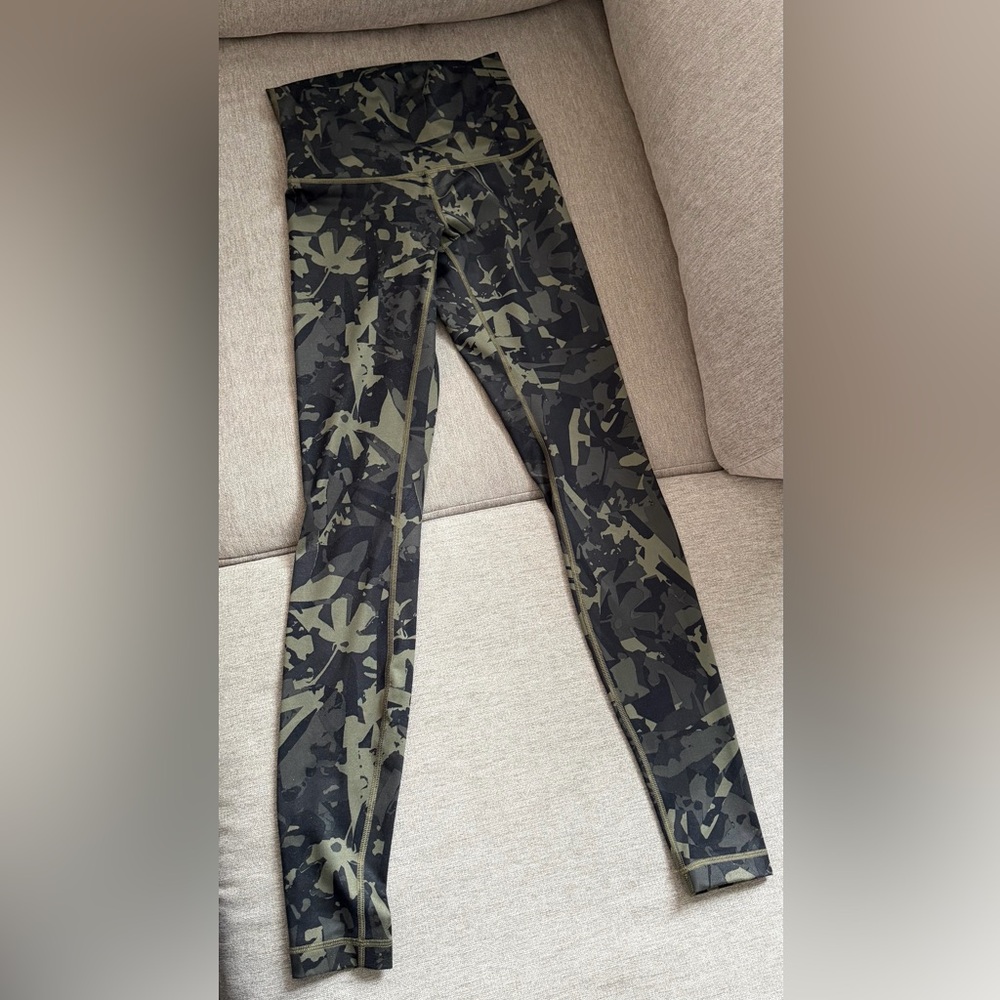 Lululemon Camouflage Green Leggings, Size 6